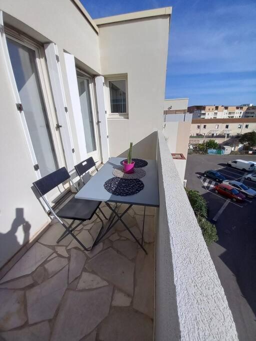 Appart 2/4 Pers Proche Centre Avec Balcon, Parking Narbonne Extérieur photo