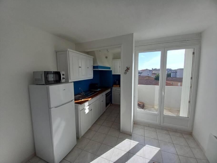 Appart 2/4 Pers Proche Centre Avec Balcon, Parking Narbonne Extérieur photo